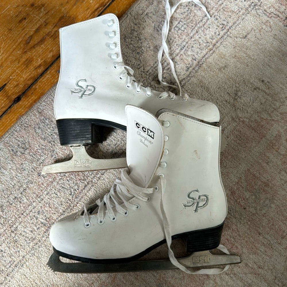 Jamie Sale and David Pelletier ice skates sizes 8